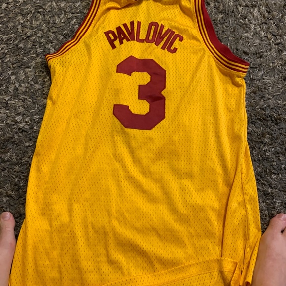 Cleveland Cavaliers Jersey - Picture 2 of 2